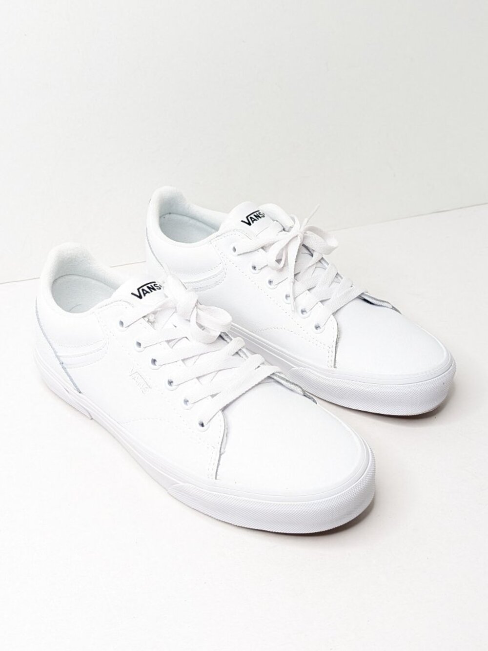 Vans Seldan Casual Sneakers White Leather Womens 9